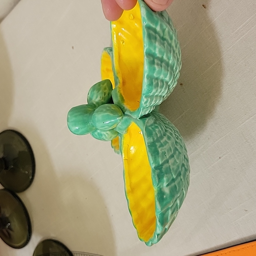 Mermaidcore Divided Shell Bowl - Picture 2 of 3